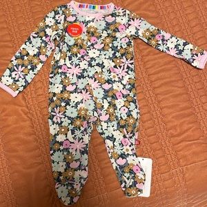 Magnetic baby footie sleeper 0-3 months